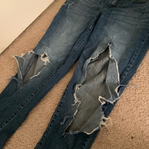 American Rag Distressed Jeans size 9 - Picture 4 of 8